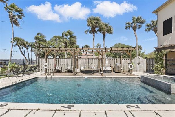 Exterior, Pool