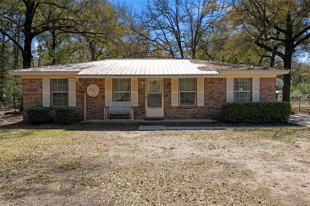 Exterior, Facade, Brick Facade, Ranch