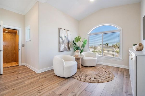 Interior, Recessed Lighting, Wood Texture Flooring