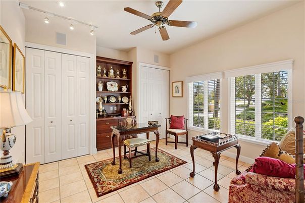 Home Office, Interior