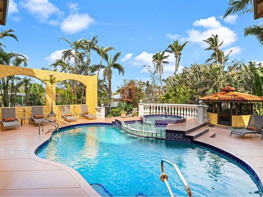 Exterior, Pool