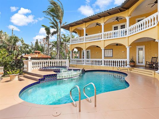 Exterior, Pool