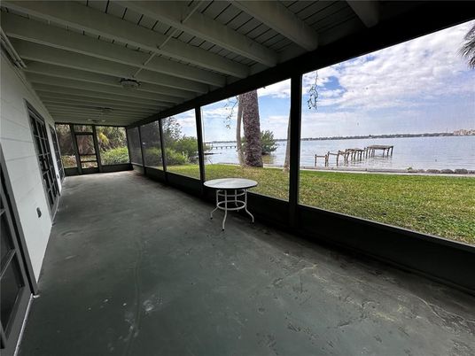 Empty room, Interior, Sun Room, Water