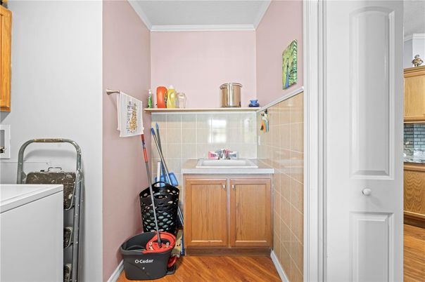 Interior, Washer, Wood Texture Flooring