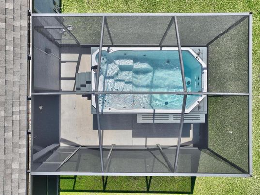Exterior, Hot Tub