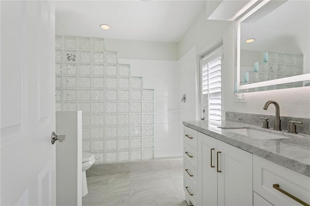 Bathroom, Interior, Recessed Lighting