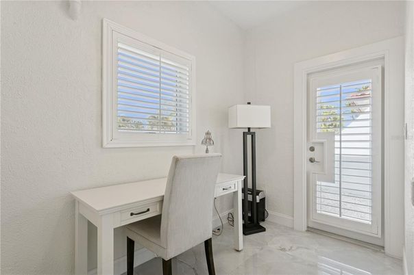Home Office, Interior