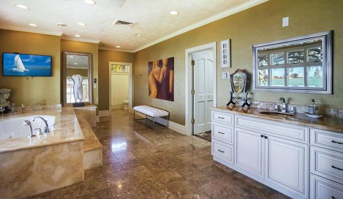 Bathroom, Interior, Recessed Lighting
