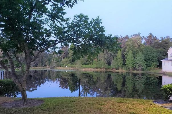 Exterior, Lake