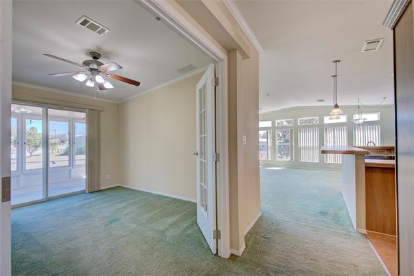 Empty room, Interior, Pendant Lights