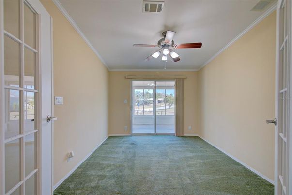 Empty room, Interior