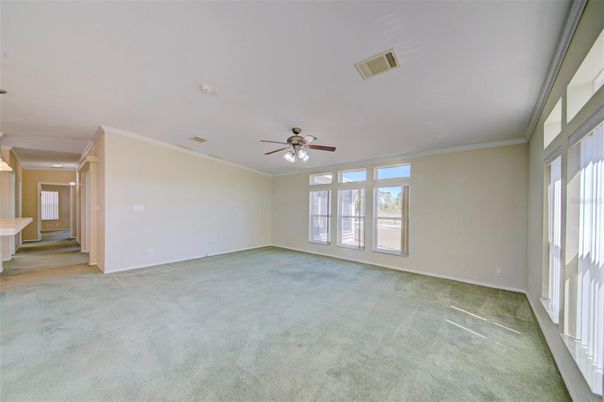 Empty room, Interior