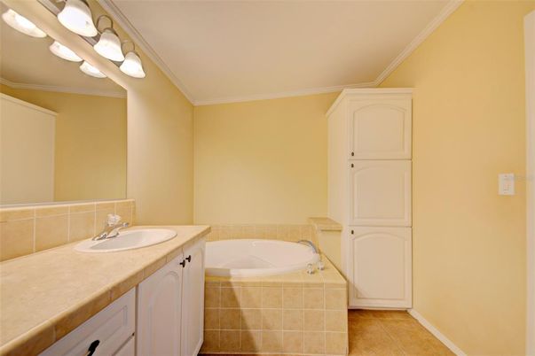 Bathroom, Interior, Tile Countertops