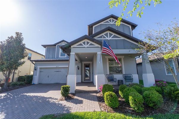 Attached, Exterior, Facade, American Craftsman