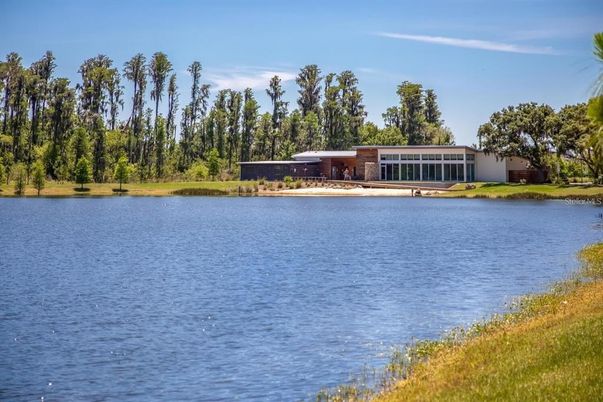 Exterior, Lake