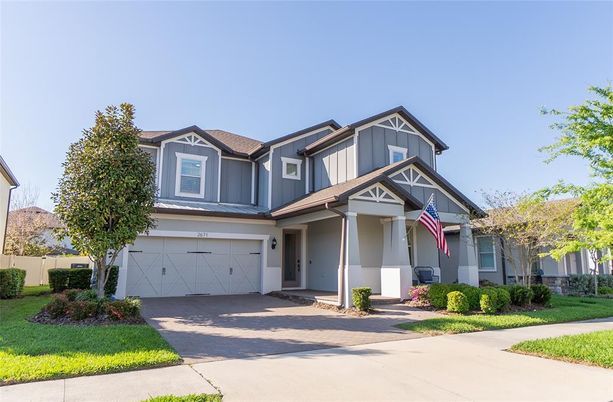 Attached, Exterior, Facade, American Craftsman