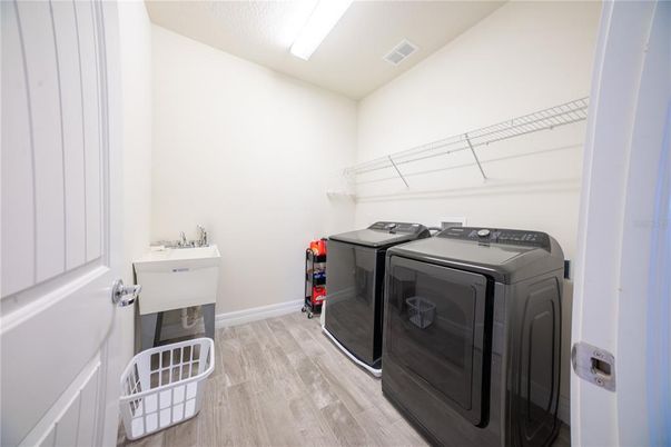 Interior, Washer, Wood Texture Flooring