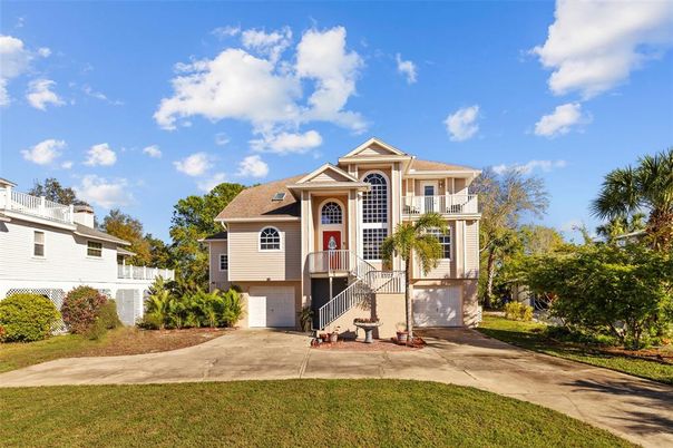 Attached, Backyard, Exterior, Facade, Queen Anne Victorian
