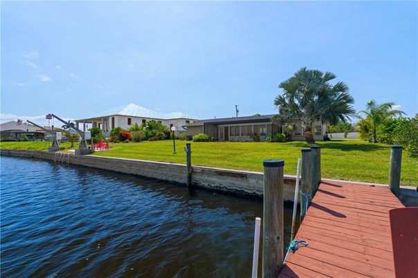 Exterior, Lake