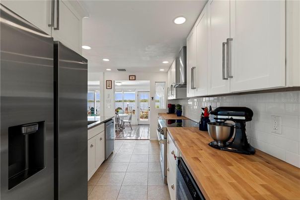 Dining room, Interior, Kitchen, Recessed Lighting, Stainless Steel Appliances