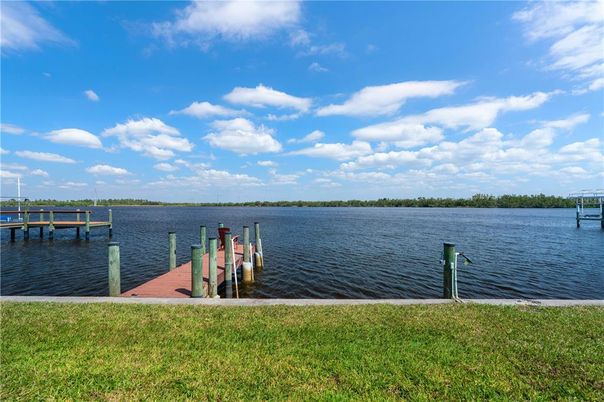 Exterior, Lake