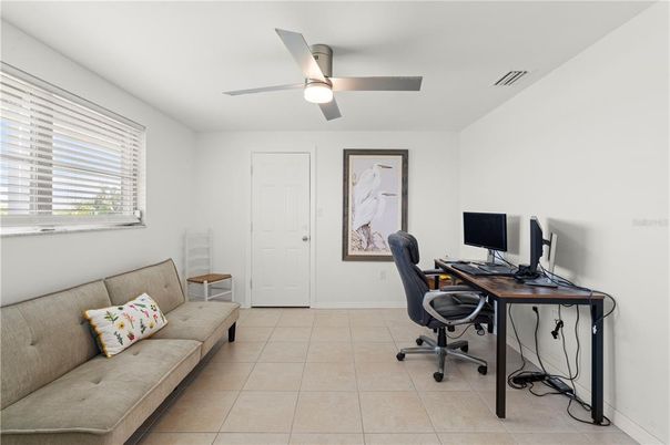 Home Office, Interior
