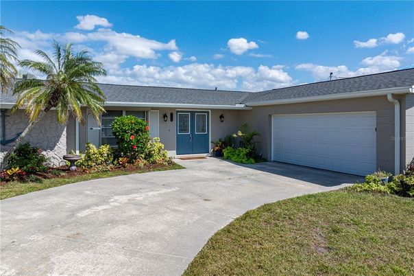 Attached, Exterior, Facade, Ranch