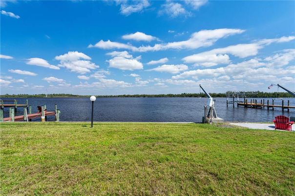 Exterior, Lake