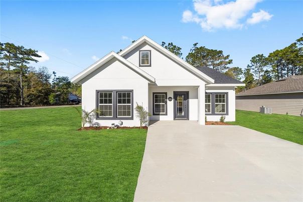 Backyard, Exterior, Facade, Ranch