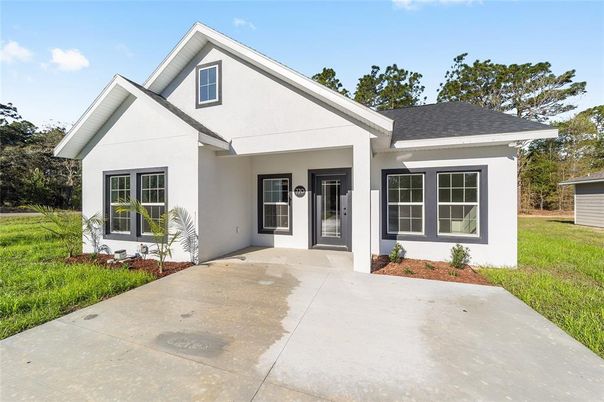 Exterior, Facade, Ranch