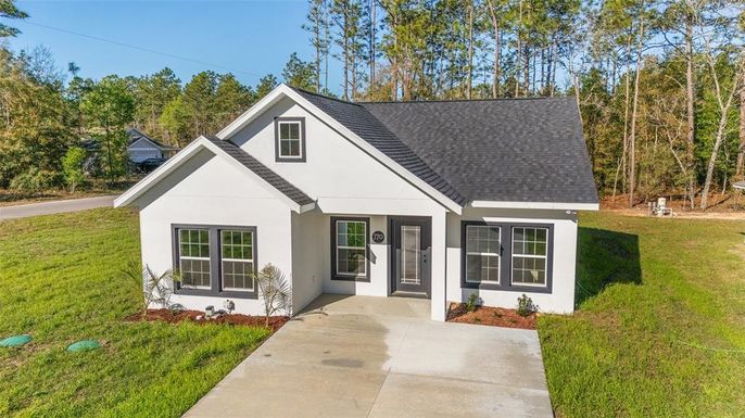 Exterior, Facade, Ranch