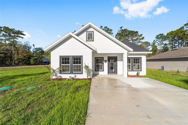 Backyard, Exterior, Facade, Ranch