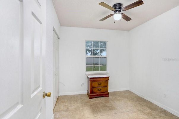 Empty room, Interior