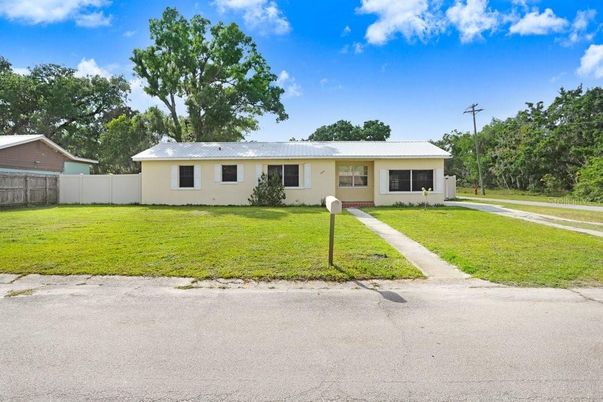 Backyard, Exterior, Facade, Ranch