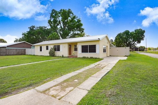 Backyard, Exterior, Facade, Ranch
