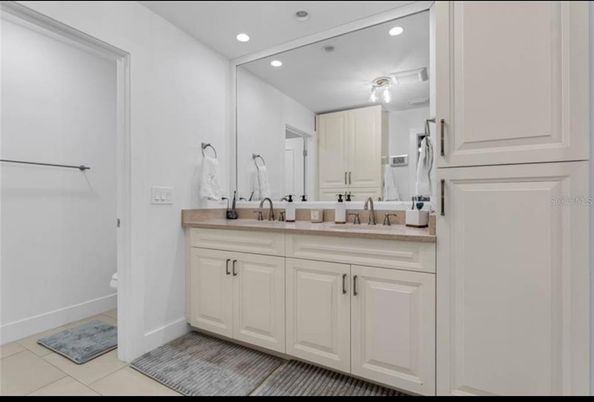 Bathroom, Dual Sink Vanities, Interior, Recessed Lighting