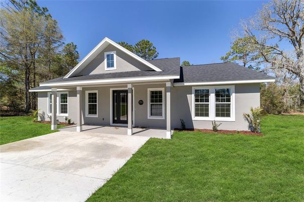 Exterior, Facade, Ranch