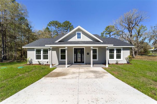 Exterior, Facade, Ranch