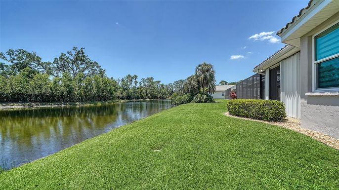 Exterior, Lake