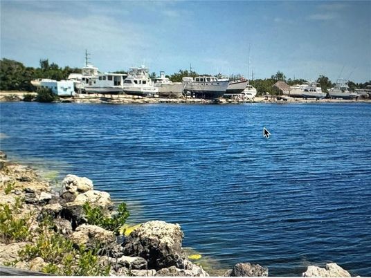 Exterior, Lake