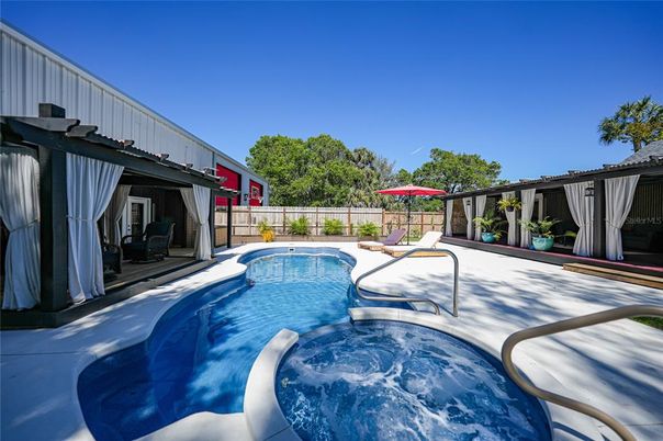 Exterior, Pool