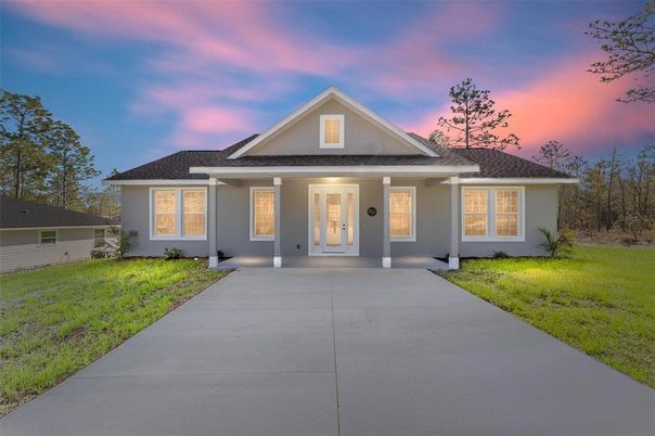 Exterior, Facade, Ranch