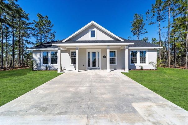 Exterior, Facade, Ranch