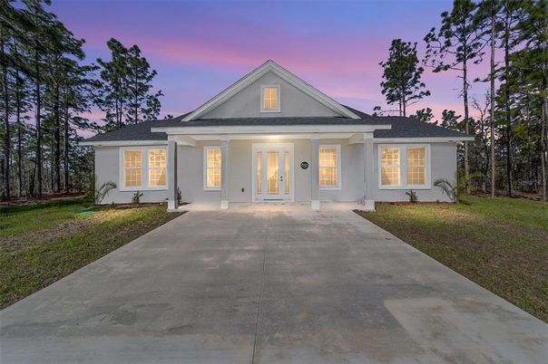 Exterior, Facade, Ranch