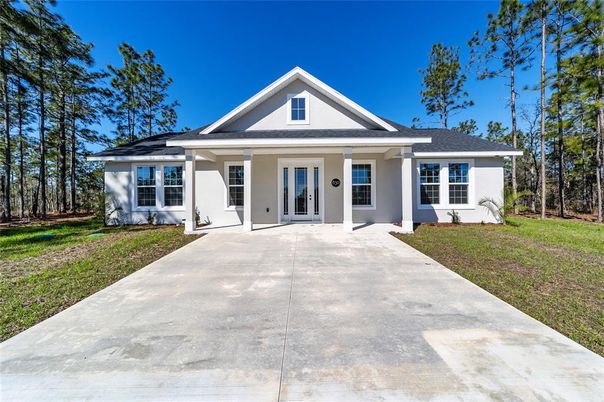 Exterior, Facade, Ranch