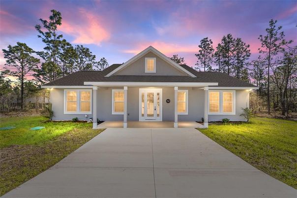 Exterior, Facade, Ranch