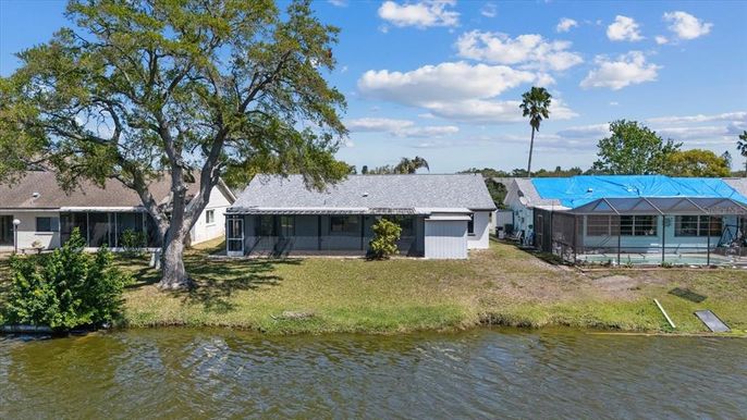 Exterior, Lake