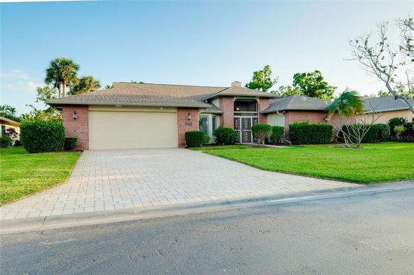 Attached, Exterior, Facade, Brick Facade, Ranch