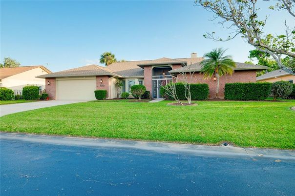 Attached, Backyard, Exterior, Facade, Brick Facade, Ranch