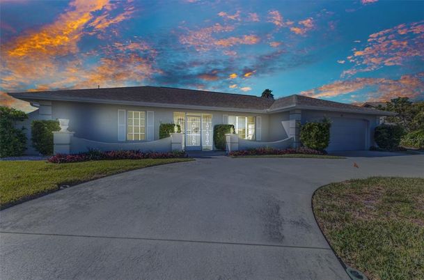 Attached, Exterior, Facade, Ranch
